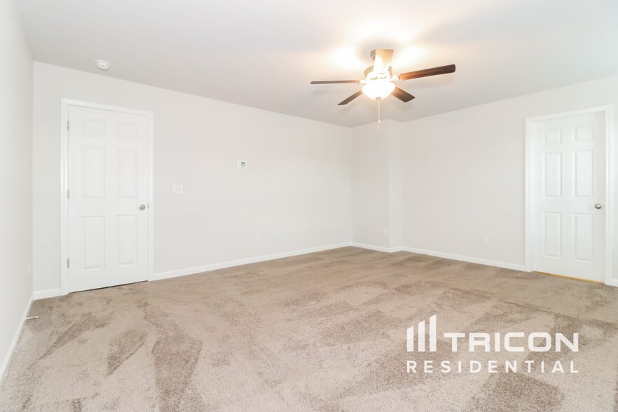 Building Photo - 2977 McKenzie Dr