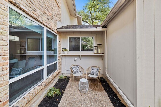 Building Photo - 8346 Summerwood Dr
