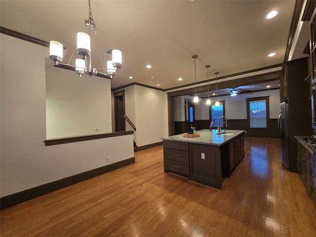 Building Photo - 855 Mathis St