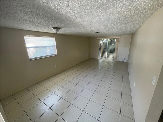 Building Photo - 4128-4126 Shoreline Dr