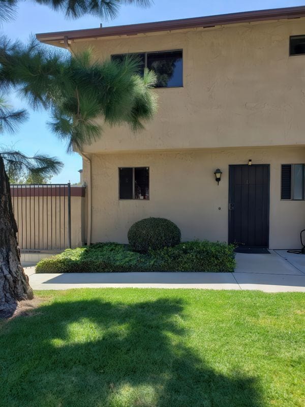 Building Photo - 644 E Birch St