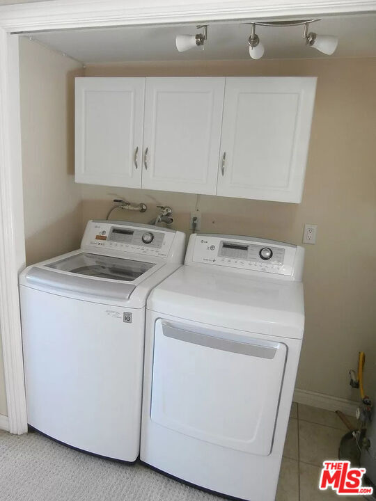 Building Photo - 1711 Grismer Ave