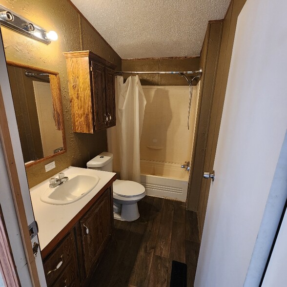 Building Photo - 15271 Country W Dr