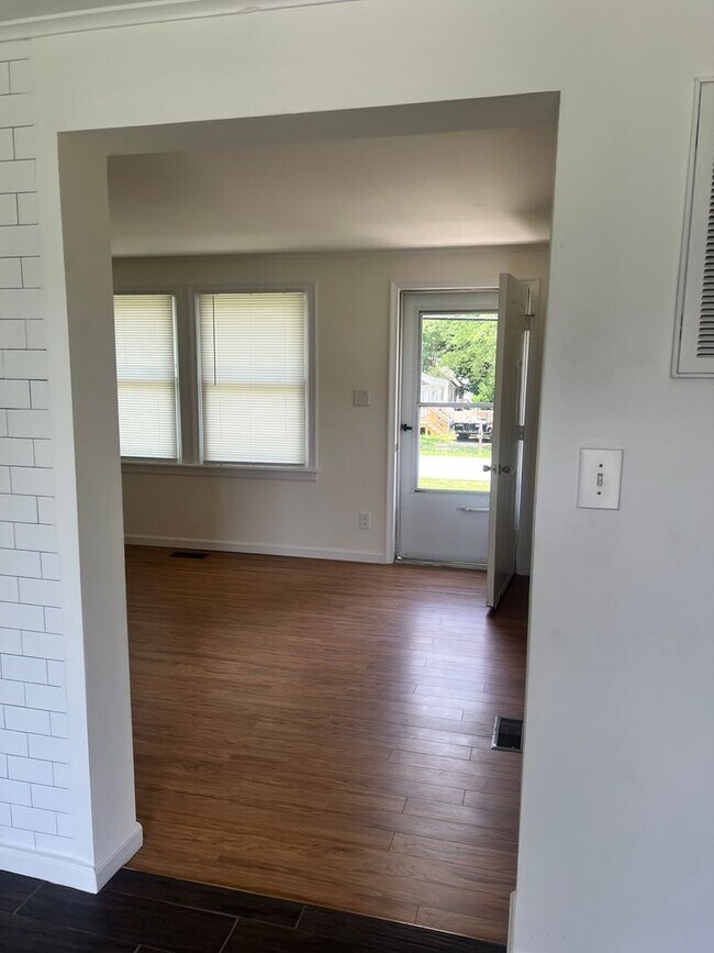 Building Photo - 9442 Shiloh Dr