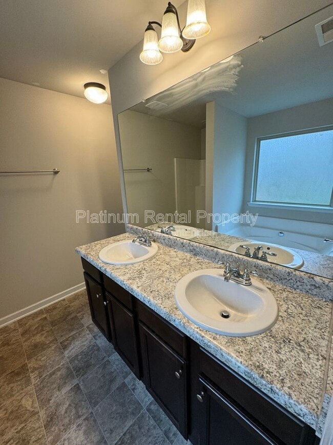 Building Photo - 5745 Woodside Crossing