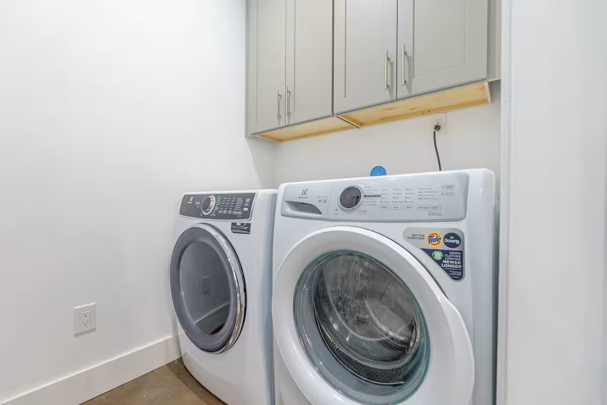 Building Photo - 1702 Netherwood Ave