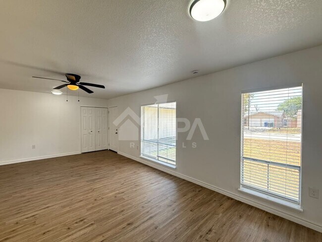 Building Photo - 2910 Lake Briar