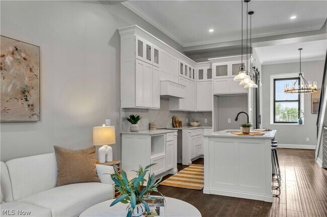 Building Photo - 2130 W 42nd St