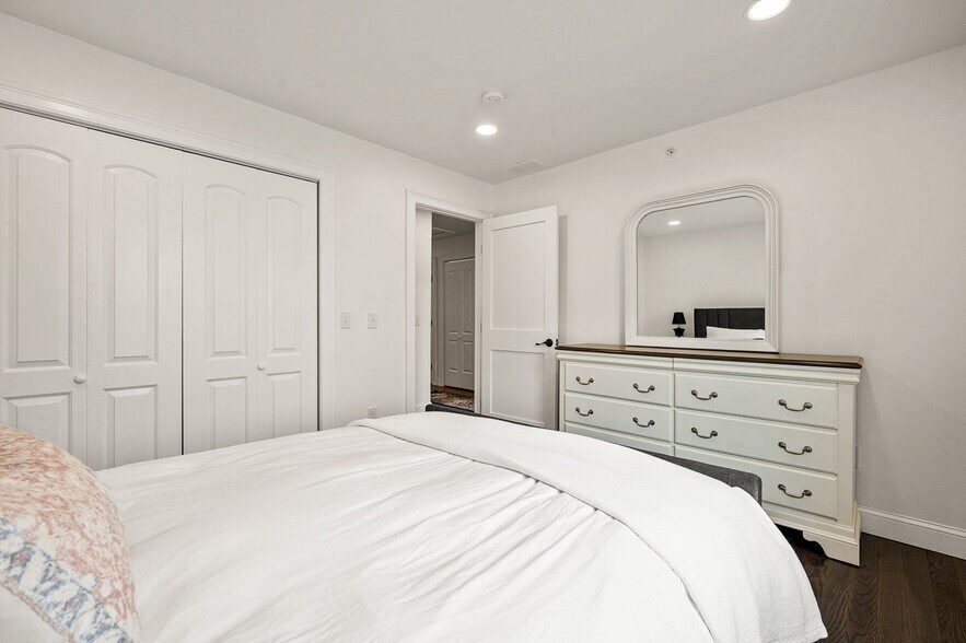 Building Photo - 49 Chilmark St