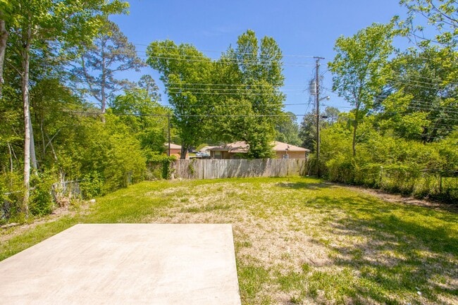 Building Photo - 119 Poinsetta Dr