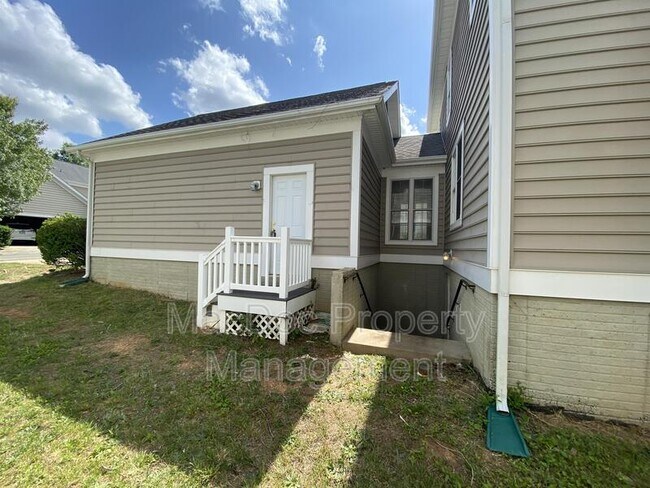Building Photo - 7218 John Taylor Mews