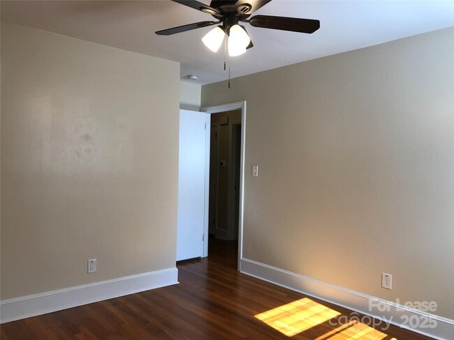 Building Photo - 4820 Amity Pl