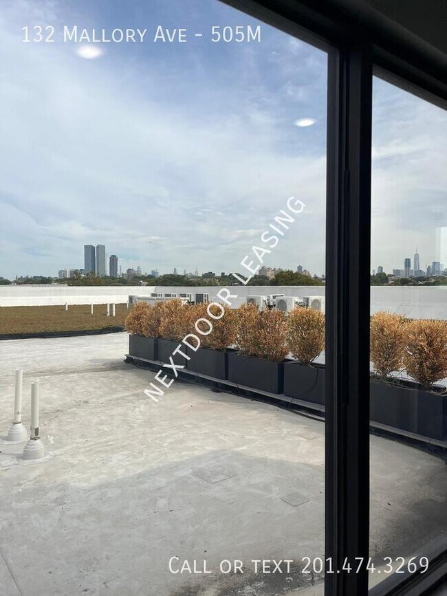 Building Photo - 132 Mallory Ave