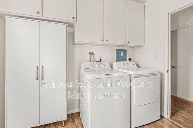 Building Photo - 915 Civic Center Dr