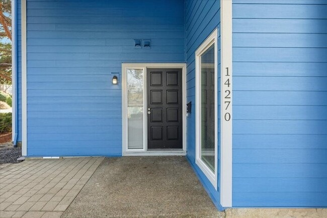 Building Photo - Updated 3BD/2BA Highland Duplex • Private Garage, Fireplace & Outdoor Space!