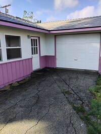 Building Photo - 18924-18934 Gault Street