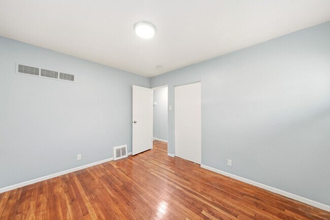 Building Photo - 10700 Spring Garden Dr