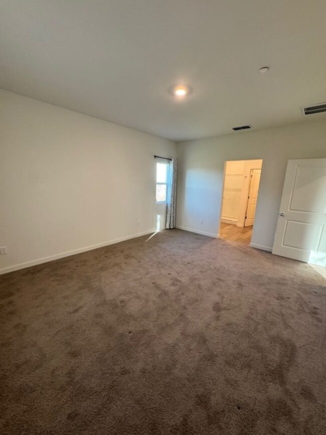 Building Photo - Beautiful 4-Bedroom Home in the Wyndham Estates Neighborhood of Redding! READY FOR MOVE IN!