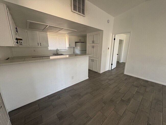 Building Photo - 74077 Cactus Dr