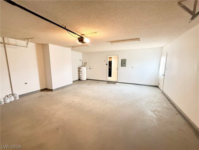 Building Photo - 1081 Pluto St