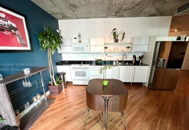 Building Photo - 690 SW 1st Ct