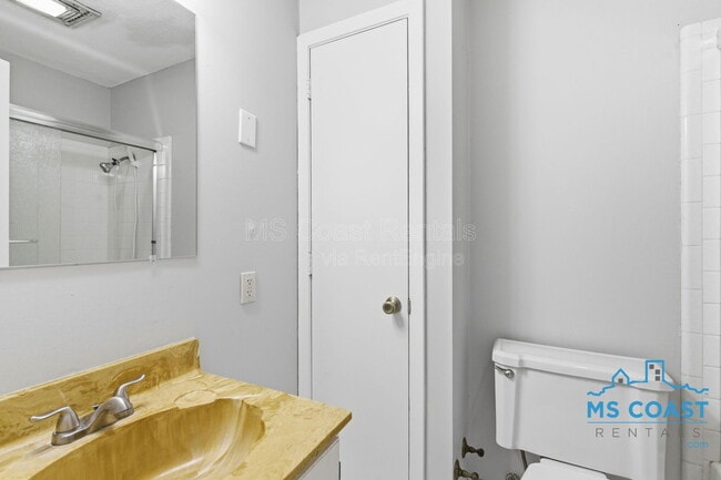 Building Photo - 339 Hilton Ave