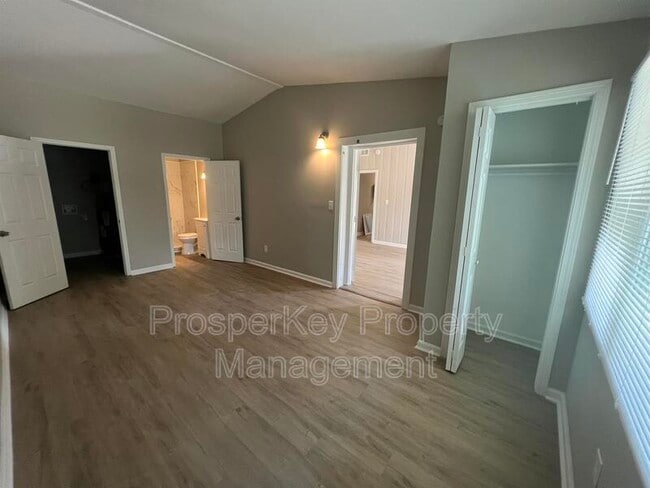 Building Photo - 185 Wickham Dr