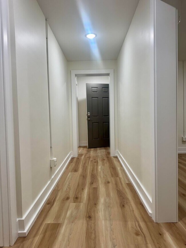 Building Photo - 2113 W Madison Ave