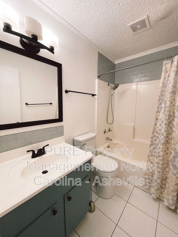 Building Photo - 68 Wake Robin Way