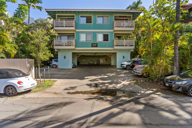 Building Photo - Top Floor 2 Bedroom, 2 Bathroom Condo in K...