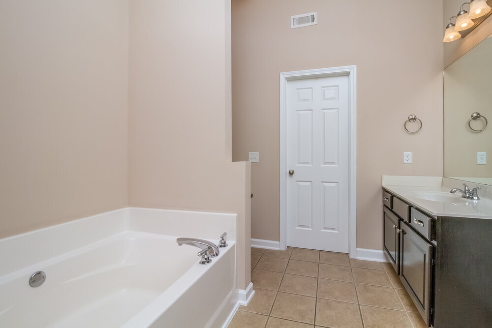 Building Photo - 237 Titans Cir