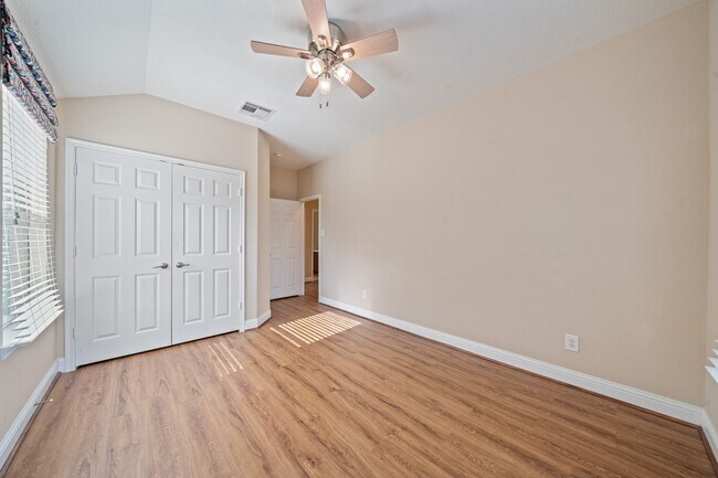 Building Photo - 16514 Sheffield Run Dr