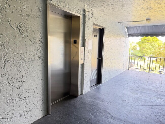 Building Photo - 9201 Lime Bay Blvd