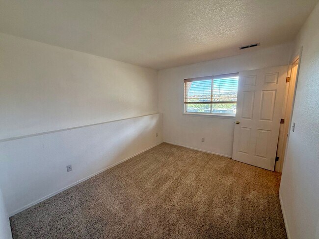 Building Photo - 537 Canyon View Dr