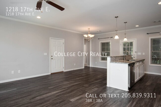 Building Photo - 1218 17th Ave E