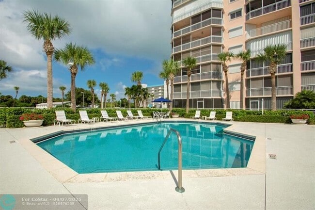 Building Photo - 5151 N Hwy A1A