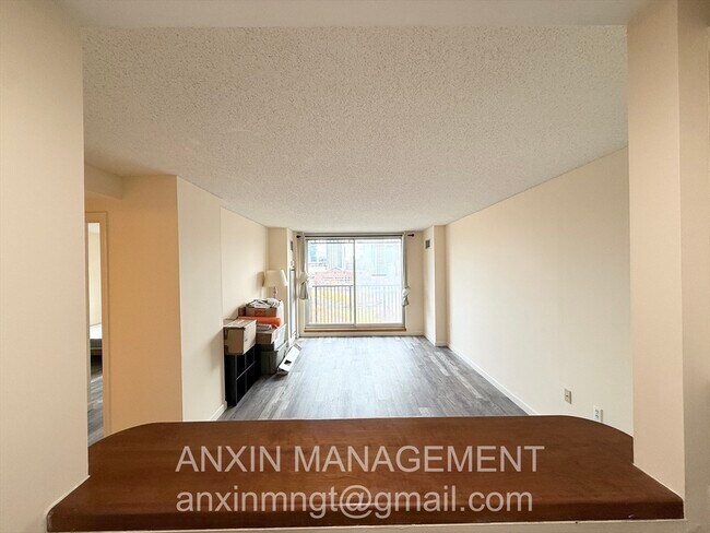 Building Photo - 10 Museum Way