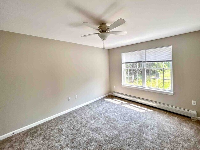 Building Photo - 21 Pinecrest Dr