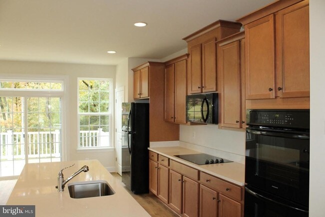 Building Photo - 10665 Hinton Wy