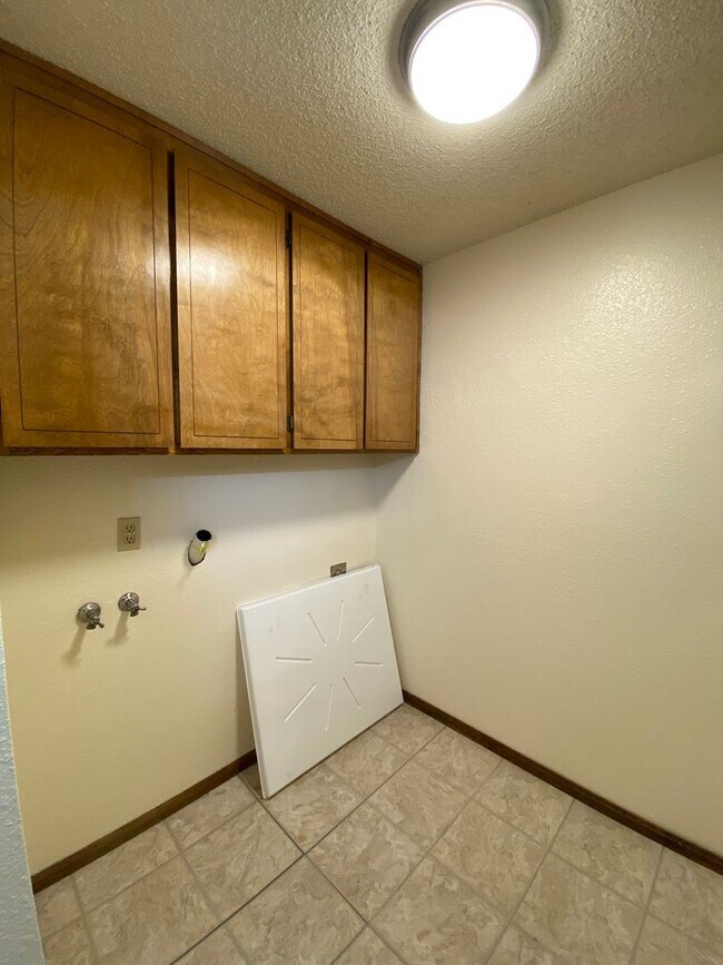 Building Photo - Spacious 3 bedroom 2 Bath Home in SE Corvallis