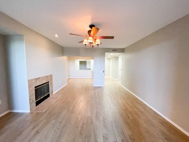 Building Photo - Beautiful first floor condo in Ocean Pointe with Lagoon views!!