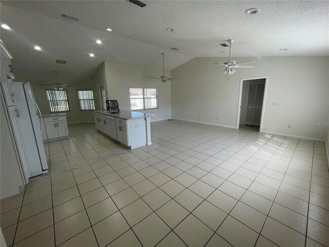 Building Photo - 9 Birchwood Pl