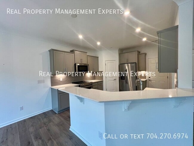 Building Photo - 13022 Rover St