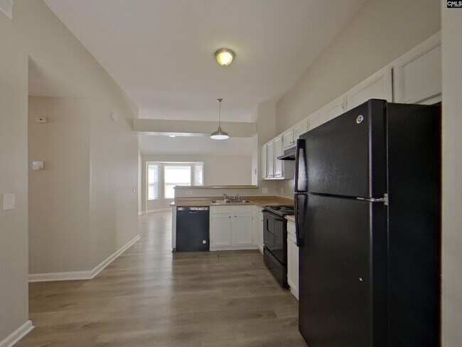 Building Photo - 136 Westport Dr