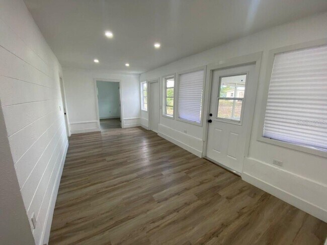 Building Photo - 22011 Catherine Ave