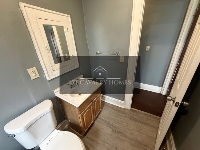 Building Photo - 578 Hoye Ave