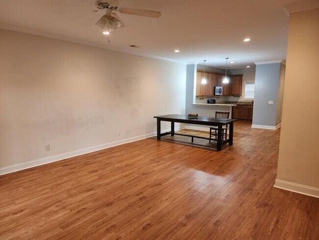 Building Photo - 4952 Date Palm Dr