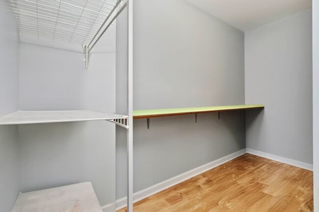 Building Photo - Beautiful Home just minutes from Mountain Island lake