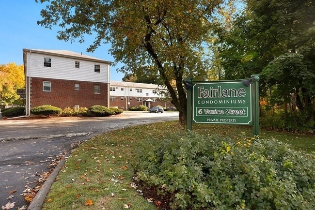 Building Photo - 6 Venice St