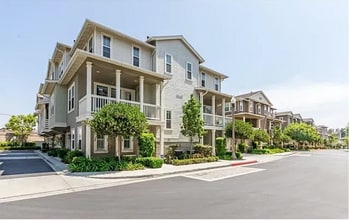 Building Photo - 1800 Oak St